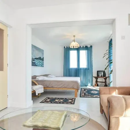 Lana Villa Crivac