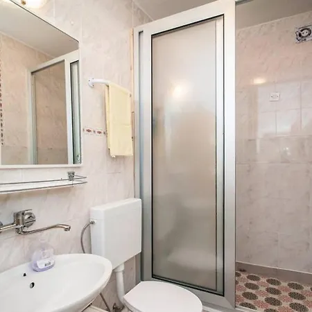 Lana Villa Crivac