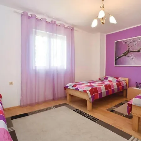 Βίλα Lana *